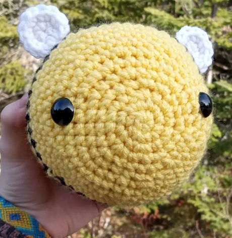 Crochet big bee